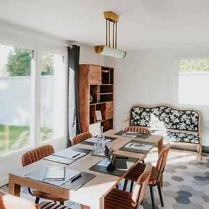 https://la-maison-augustine.fr-provencehotel.com